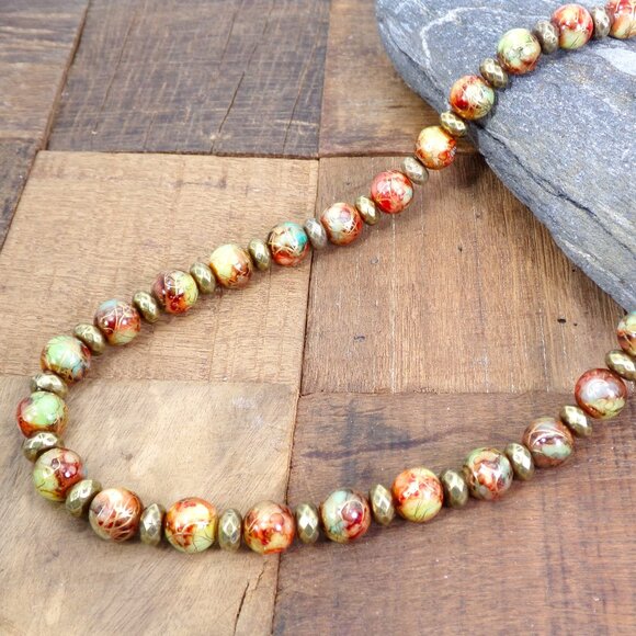 Red and green multi color glass bead necklace mixed with burnished gold beads - Picture 8 of 12